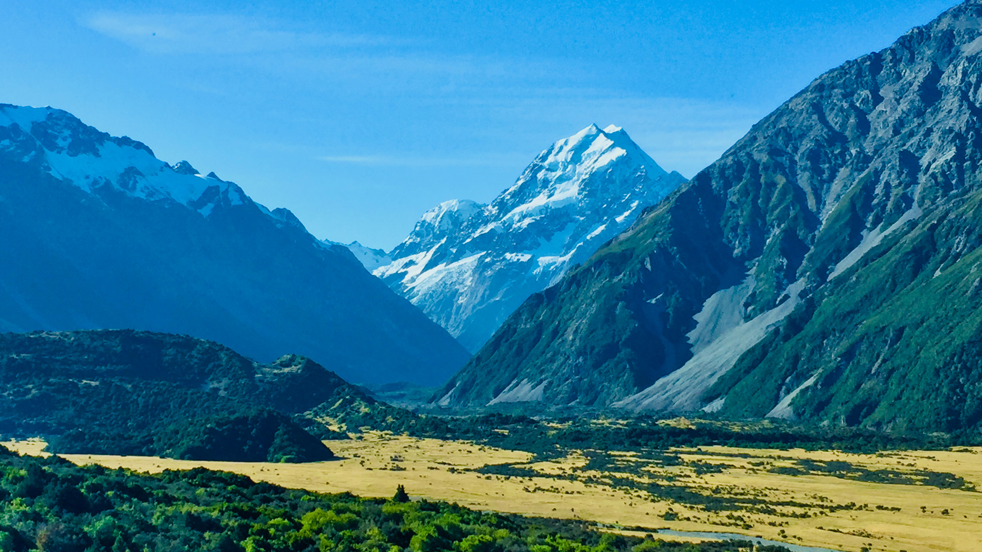 Aoraki-Mt Cook from the Alpine lodge