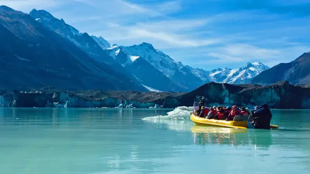 Tasman Lake boat tour